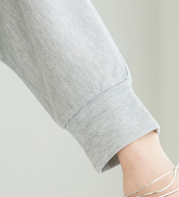 BELLUNA（ベルーナ）の「【2点セット】ネックレス付ラメ調ドルマンプルオーバー（カットソー）」｜詳細画像