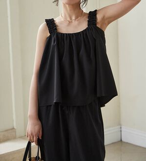 RANAN（ラナン）の「フリルデザインキャミセットアップ（ワイドパンツ・ガウチョ）」｜ブラック