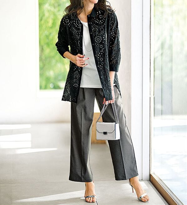 BELLUNA（ベルーナ）の「花柄レース刺しゅうシャツチュニック（チュニック）」｜詳細画像