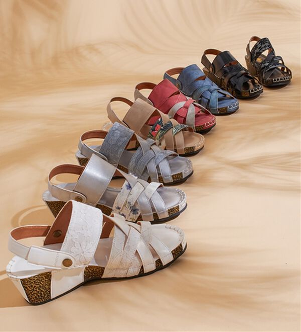 BELLUNA（ベルーナ）の「【３Ｅ／４Ｅ選べる】フットベットウェッジサンダル（サンダル・ミュール）」｜詳細画像