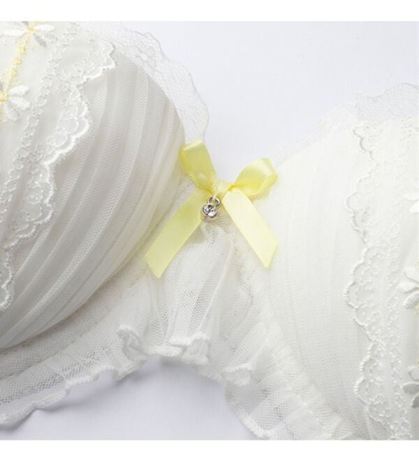 YU'NOW（ユナウ）の「ぷるるん谷間のノンワイヤーブラ＆ショーツ（ブラジャー＆ショーツセット）」｜詳細画像