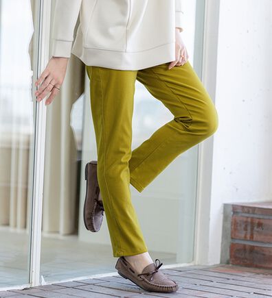 BELLUNA（ベルーナ）の「静電防止！蓄熱綿サテンストレッチカラーパンツ（フルレングスパンツ）」