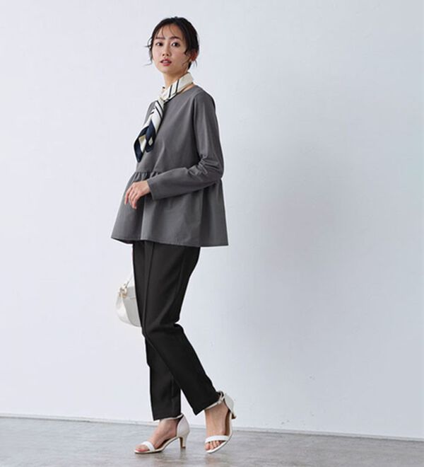 Pierrot（ピエロ）の「異素材ドッキングフリルギャザーペプラムカットソー（カットソー）」｜詳細画像