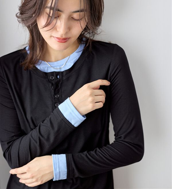 Viola e Viola（ヴィオラ エ ヴィオラ）の「１枚着映えレイヤード風ヘンリーネックリブトップス（カットソー）」｜ブラック