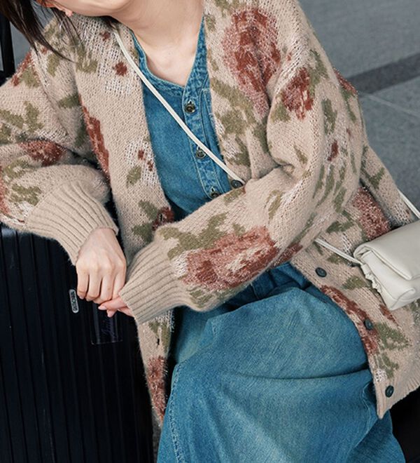 RANAN（ラナン）の「フラワーフェザーＶネックロングカーディガン（ニットカーディガン）」｜詳細画像