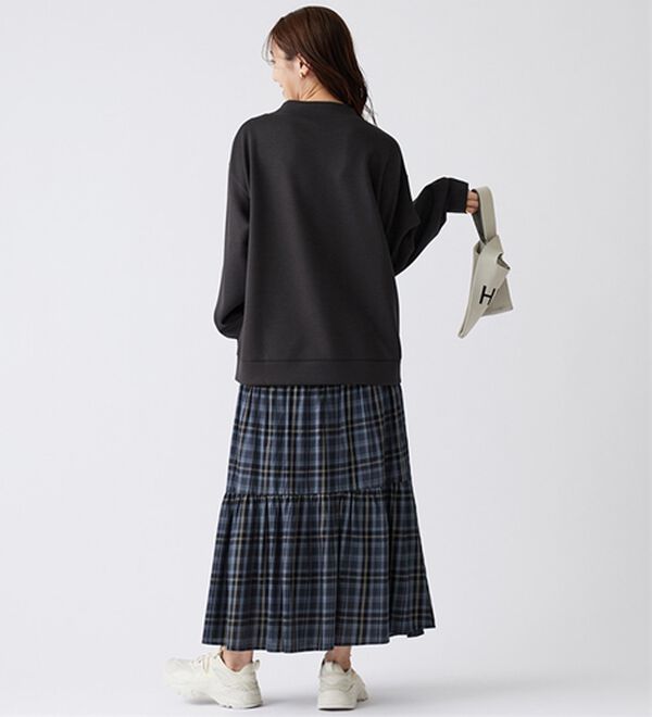 BELLUNA（ベルーナ）の「裾ボタン使いスタンドネックプルオーバー（カットソー）」｜詳細画像