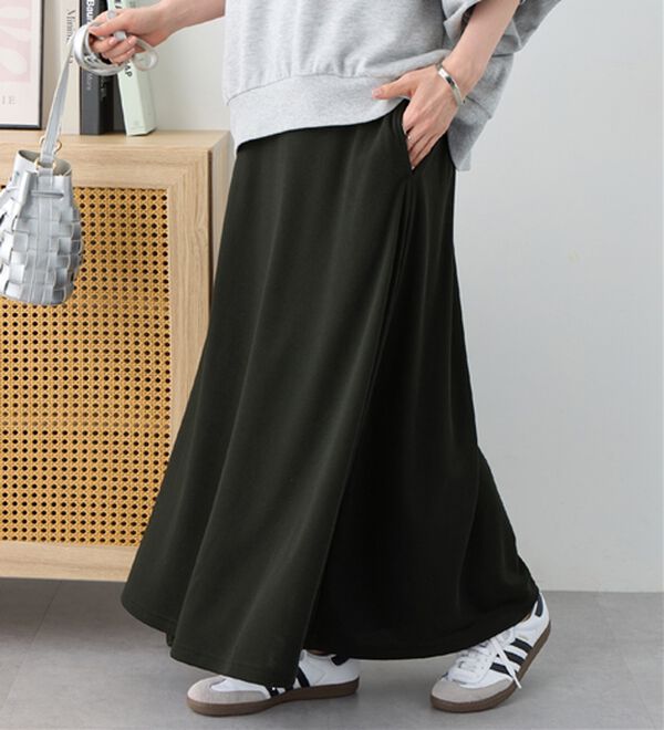 Viola e Viola（ヴィオラ エ ヴィオラ）の「【選べる丈】なめらかポンチフレアスカート（ロングスカート）」｜ブラック