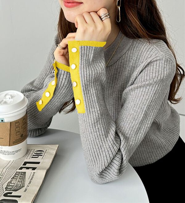 GeeRA（ジーラ）の「袖口ボタン配色ハイネックリブニット（ニット・セーター）」｜詳細画像