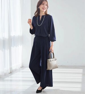 Viola e Viola（ヴィオラ エ ヴィオラ）の「【２点セット】入卒も！お仕事も！楽ちんスキッパーブラウス（ブラウススーツ）」｜ネイビー