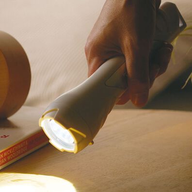 「握るだけで光るグリップタッチ　ハンディライト３本組（その他日用品）」