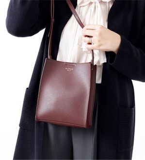 BELLUNA（ベルーナ）の「スクエア―型ショルダーバッグ（その他バッグ）」｜ワイン
