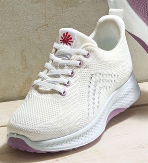 BELLUNA（ベルーナ）の「手を使わずに履けるニットスニーカー（スニーカー）」｜ホワイト