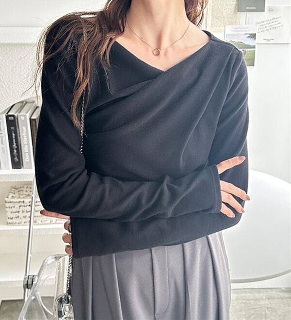 GeeRA（ジーラ）の「ドレープデザインカットソー（カットソー）」｜詳細画像