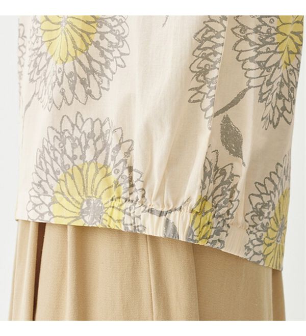 Viola e Viola（ヴィオラ エ ヴィオラ）の「綿１００％大きな花柄の裾ギャザーブラウス（ブラウス）」｜詳細画像