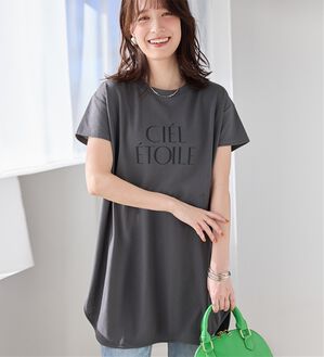 Viola e Viola（ヴィオラ エ ヴィオラ）の「ひんやり＆さらり綿混チュニックＴシャツ（チュニック）」｜チャコールロゴ／半袖