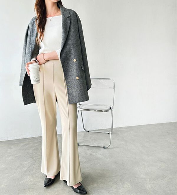 GeeRA（ジーラ）の「センターラインセミフレアカットパンツ（フルレングスパンツ）」｜詳細画像