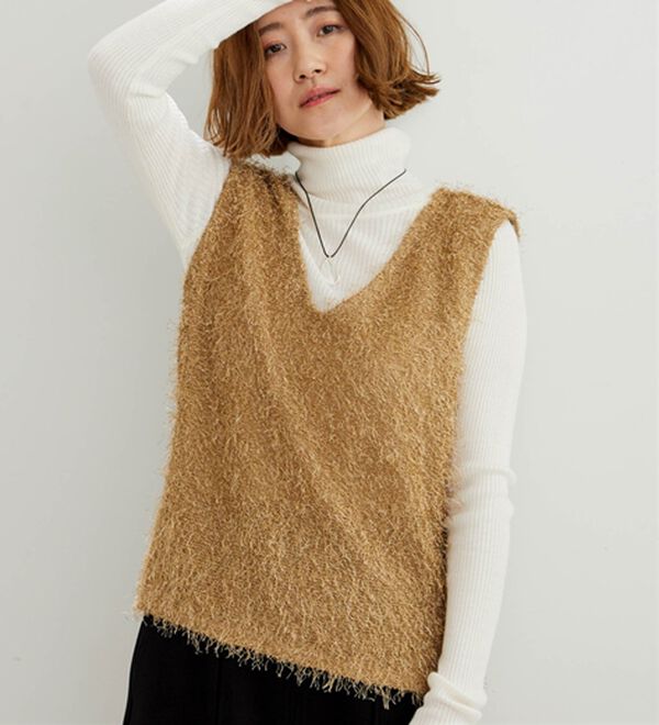 BELLUNA（ベルーナ）の「スパンコール入り！軽やかシャギーＶネックベスト（カットソー）」｜詳細画像