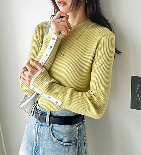 GeeRA（ジーラ）の「袖口ボタン配色ハイネックリブニット（ニット・セーター）」｜詳細画像