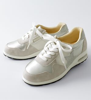 BELLUNA（ベルーナ）の「５Ｅ星モチーフお洒落エアスニーカー（スニーカー）」｜シルバー系