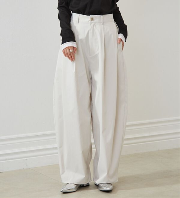 RANAN（ラナン）の「カーブシルエットサイドタックパンツ（フルレングスパンツ）」｜アイボリー