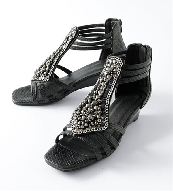 BELLUNA（ベルーナ）の「煌めくスパンコールビジューサンダル（サンダル・ミュール）」｜詳細画像