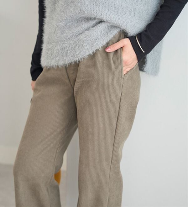 BELLUNA（ベルーナ）の「シュッと体型カバー！縦リブ素材裏ベロアフレアーパンツ（フルレングスパンツ）」｜詳細画像