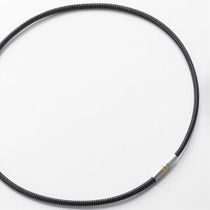 「＜ファイテン＞ＲＡＫＵＷＡ磁気チタンネックレス　メタルトップ（その他美容・健康機器）」｜ブラックシルバー