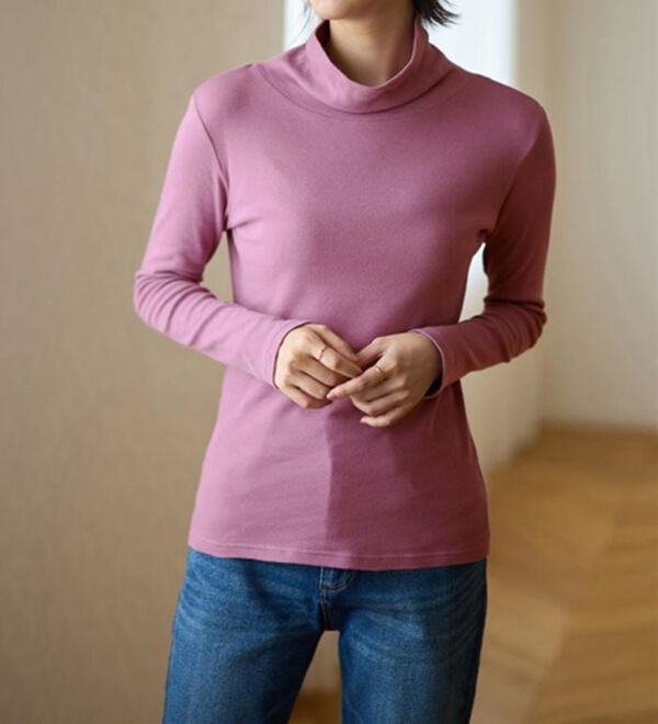 LAVIENNE（ラヴィエンヌ）の「【医師オススメ】綿１００％吸湿発熱あったかインナー　タートルネックインナー長袖（肌着・インナーウェア）」｜詳細画像