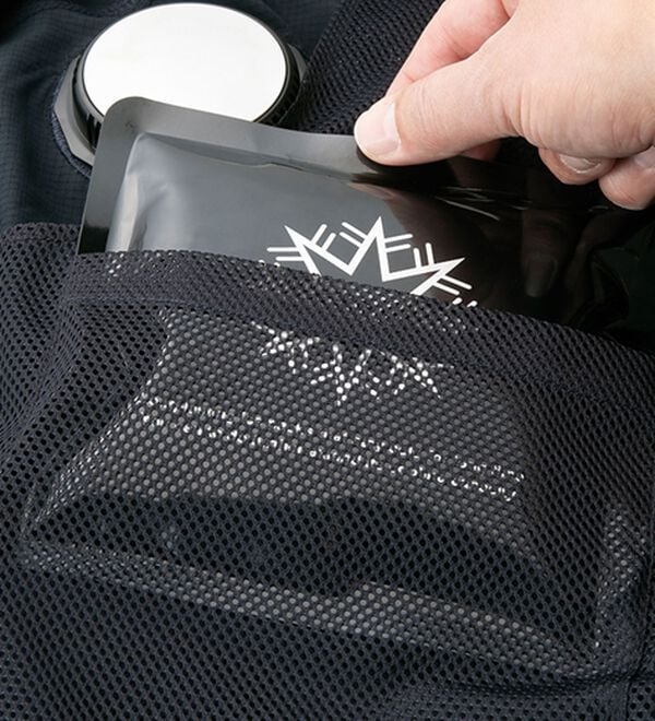 「＜フィラ＞クーラーテック速冷ベスト（モバイルバッテリー付）（メンズシャツ）」｜詳細画像