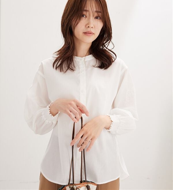 BELLUNA（ベルーナ）の「花柄袖刺しゅうデザインブラウス（ブラウス）」｜詳細画像