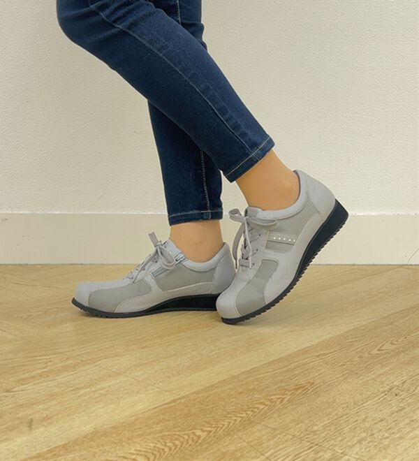 BELLUNA（ベルーナ）の「すっきり見え！５Ｅサイドストレッチシューズ　外反母趾対応（スニーカー）」｜詳細画像