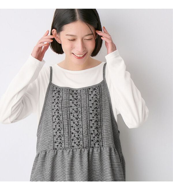 Viola e Viola（ヴィオラ エ ヴィオラ）の「Ｔシャツ付き刺しゅうキャミソールトップス（カットソー）」｜詳細画像