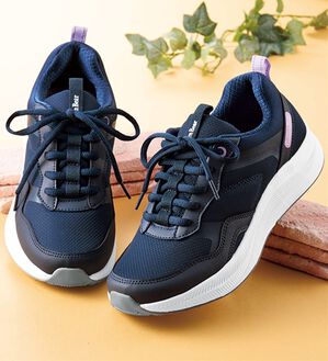 「ゴールデンベア５Ｅはっ水厚底シューズ（スニーカー）」｜ネイビー