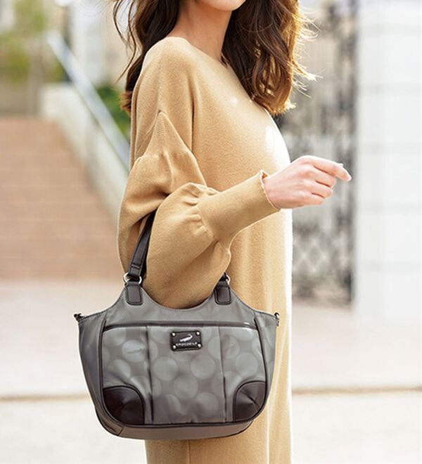 BELLUNA（ベルーナ）の「＜クロコダイル＞ドット柄２ＷＡＹ手提げ（ハンドバッグ）」｜詳細画像