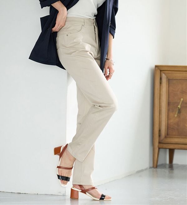 BELLUNA（ベルーナ）の「サラリ速乾！綿サテンストレッチカラーパンツ（フルレングスパンツ）」｜詳細画像