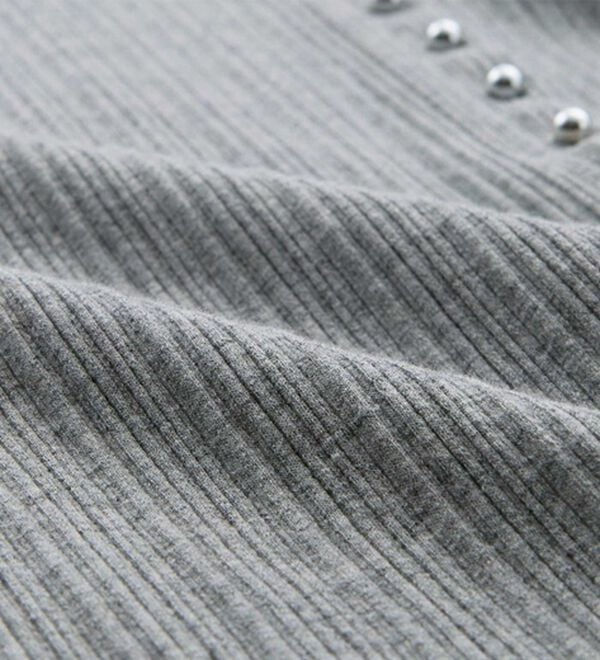 GeeRA（ジーラ）の「メニーボタンランダムリブトップス（カットソー）」｜詳細画像