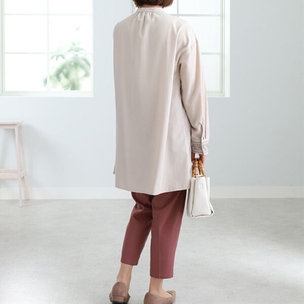 BELLUNA（ベルーナ）の「ペイズリー刺しゅうシャツチュニック（チュニック）」｜詳細画像