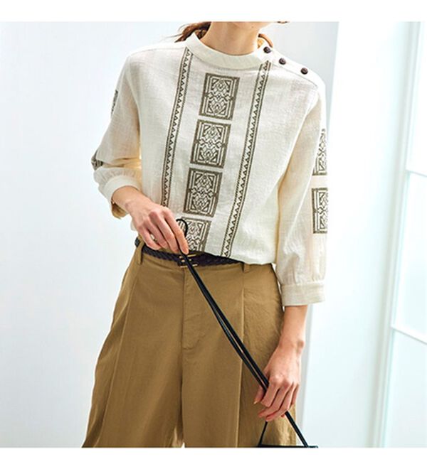 BELLUNA（ベルーナ）の「インド綿スラブ調素材幾何柄刺しゅうブラウス（ブラウス）」｜詳細画像