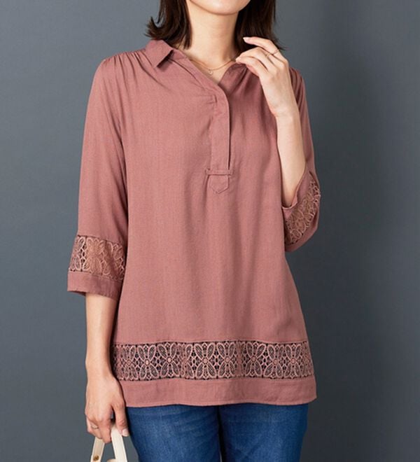 BELLUNA（ベルーナ）の「袖＆裾レースデザインシャツチュニック（チュニック）」｜ローズ