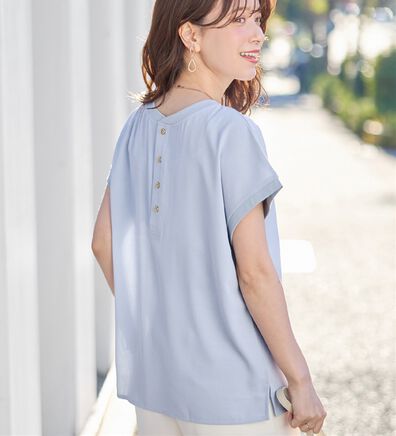 Viola e Viola（ヴィオラ エ ヴィオラ）の「さらさらＥＡＳＹ　前後２ＷＡＹヘンリーネックＴブラウス（ブラウス）」