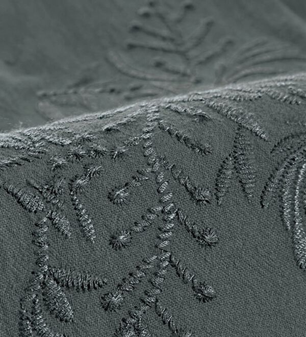 BELLUNA（ベルーナ）の「心躍る♪アシメ刺しゅうブラウス（ブラウス）」｜詳細画像