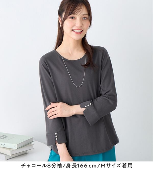 alotta（アロッタ）の「【選べる袖丈】柔らか綿混素材パール調ボタンＴシャツ（カットソー）」｜詳細画像