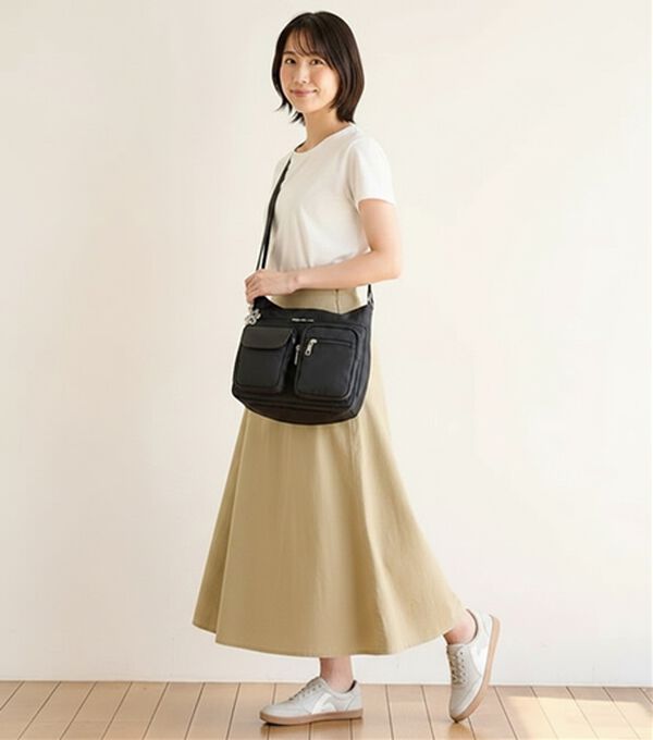 BELLUNA（ベルーナ）の「マチが拡がる！多ポケットショルダーバッグ（ショルダーバッグ）」｜詳細画像
