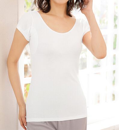 LAVIENNE（ラヴィエンヌ）の「【汗っかきさん必見！】涼感サラッと快適汗取り半袖インナー＜さらりラボ＞（肌着・インナーウェア）」