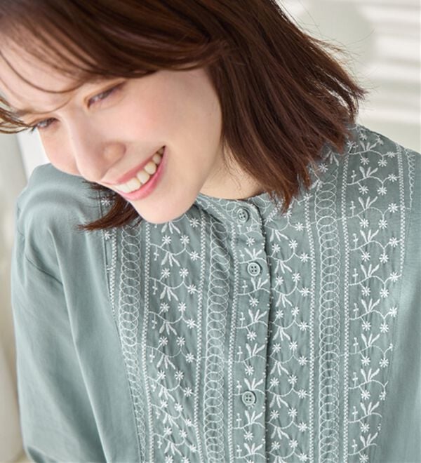 Viola e Viola（ヴィオラ エ ヴィオラ）の「綿100％刺しゅうデザインシャツチュニック　さらひやりコットン（チュニック）」｜詳細画像