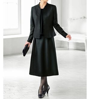 BELLUNA（ベルーナ）の「北陸幾何柄ジャカード素材ワンピースアンサンブル（ブラックフォーマル（喪服・礼服））」｜黒