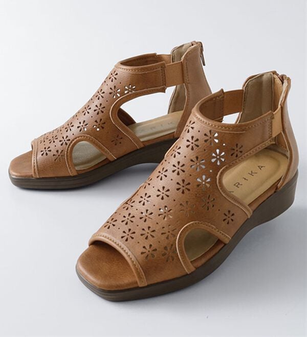 BELLUNA（ベルーナ）の「５Ｅパンチングサマーブーツ（サンダル・ミュール）」｜詳細画像