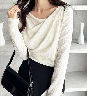 GeeRA（ジーラ）の「ジャガード素材ドレープカットソー（カットソー）」｜オフホワイト