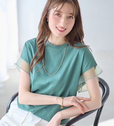 alotta（アロッタ）の「１枚でこなれ感！袖チュールデザイン綿混Ｔシャツ（Tシャツ）」