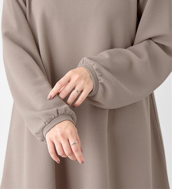alotta（アロッタ）の「シワになりにくい！柔らかエンボス素材フレアーロングチュニックＴシャツ（チュニック）」｜詳細画像